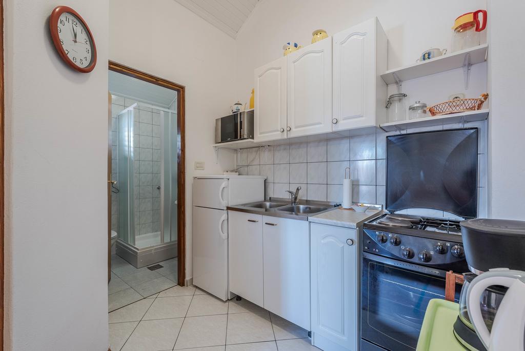 Apartments Eva Sukošan エクステリア 写真