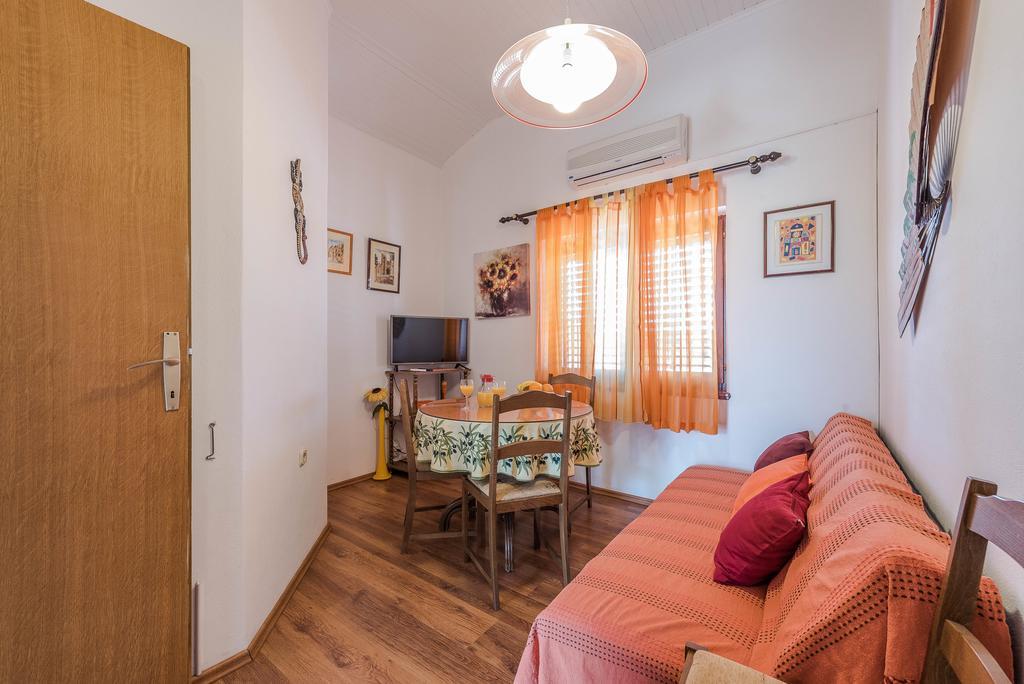 Apartments Eva Sukošan エクステリア 写真
