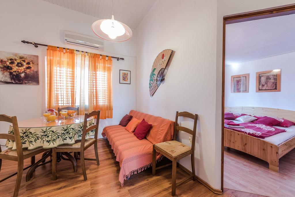 Apartments Eva Sukošan エクステリア 写真