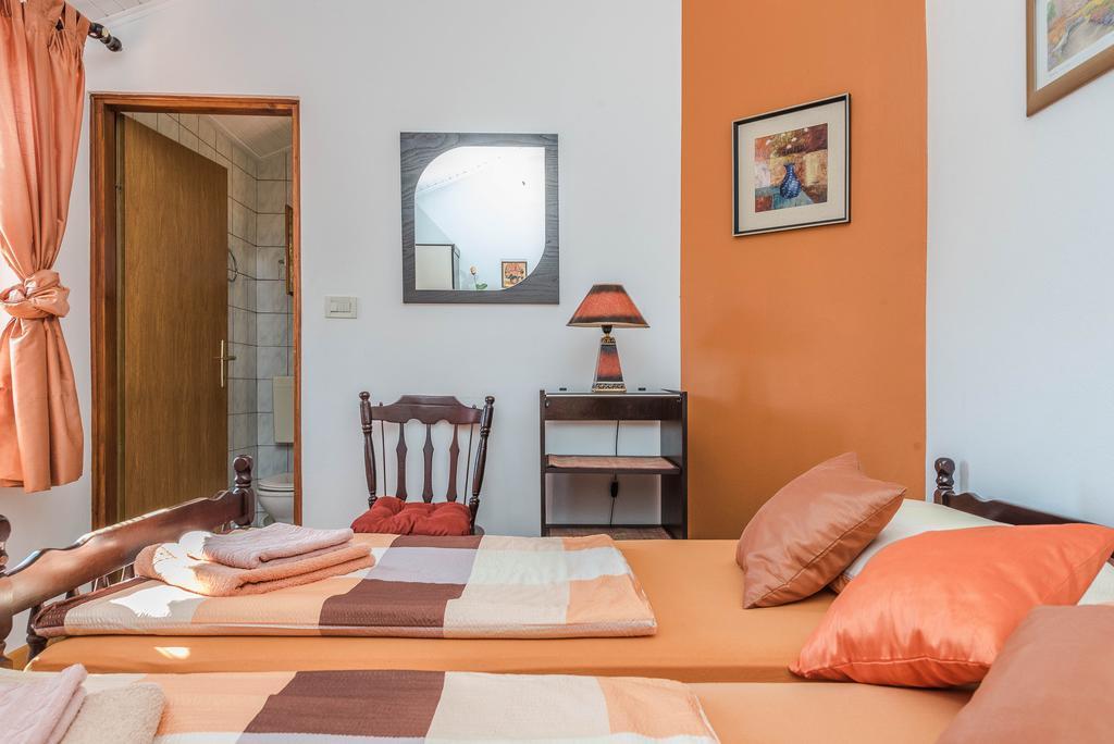 Apartments Eva Sukošan エクステリア 写真