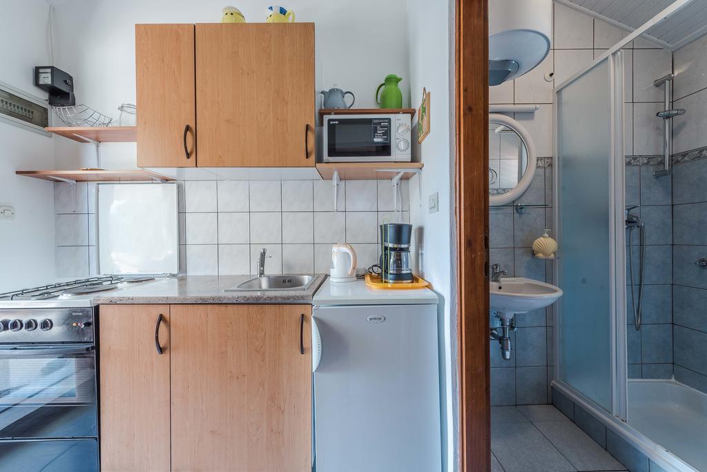 Apartments Eva Sukošan エクステリア 写真
