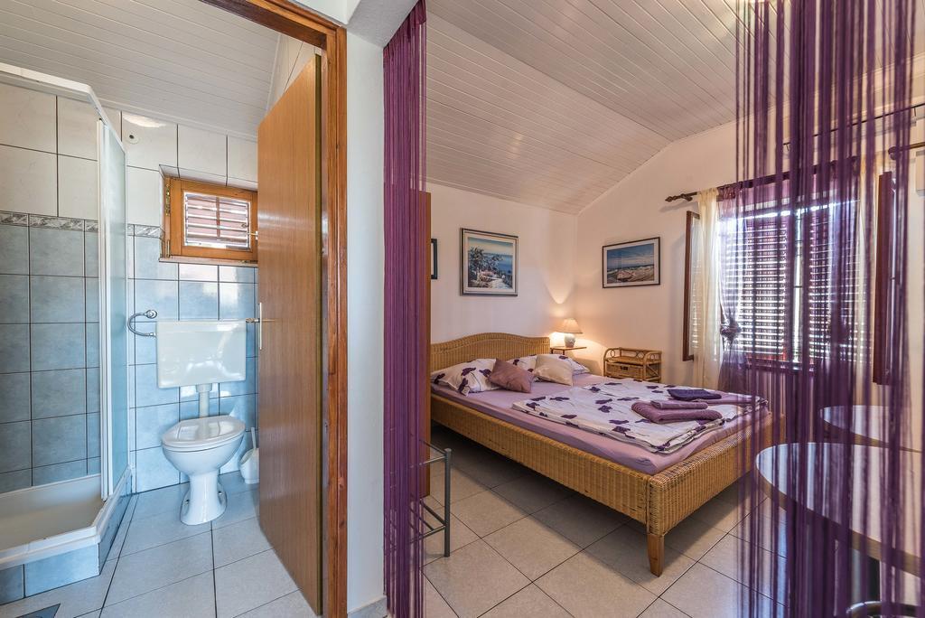 Apartments Eva Sukošan エクステリア 写真